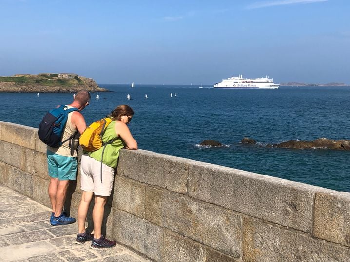 da9a3b27-7533-4acc-b104-93bac91bfc76 Saint-Malo : Un Répit Bienvenu Pour les Vacanciers en Quête de Fraîcheur