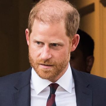 La Visite du Prince Harry au Royaume-Uni et ses Implications pour la Réconciliation Royale