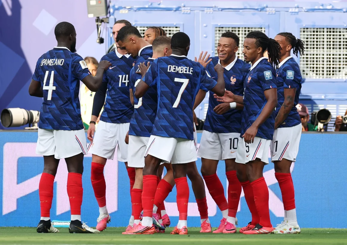 e01f3909-3719-4a23-bec5-71dfce91674c L’admiration internationale pour l’équipe de France avant le match contre le Paraguay