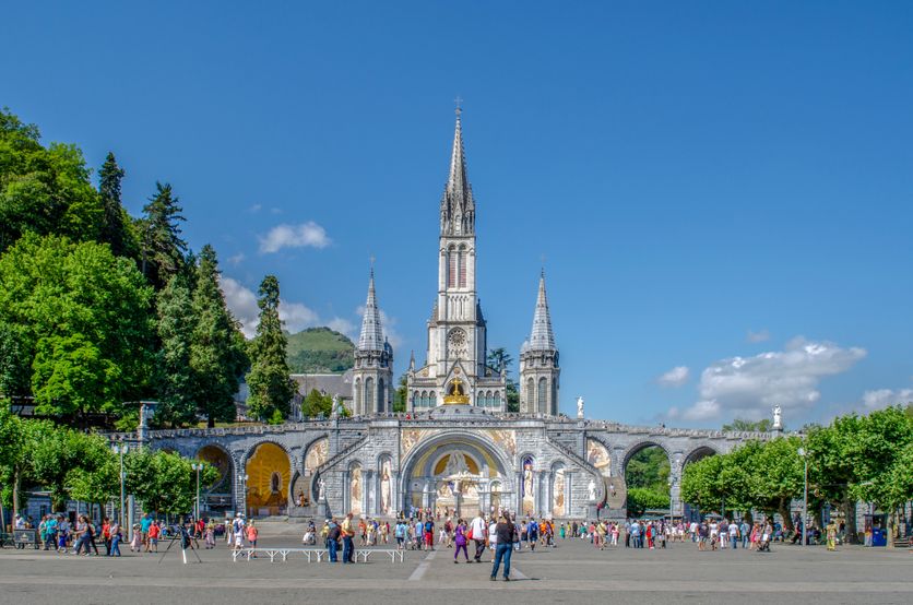 Basílica del Rosario en Lourdes, Altos Pirineos, Francia Mgr Jean-Marc Micas sur la visite du Pape à Lourdes