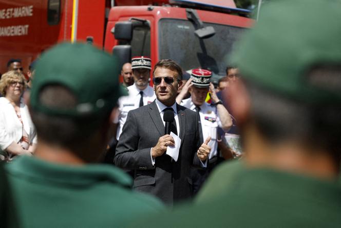 e667dec1-ef05-487e-b6d3-7df36784144c Emmanuel Macron en visite à la forêt de Fontainebleau après un incendie dévastateur