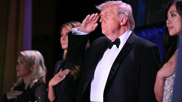 e7c7e1e1-60a9-42b0-8f1e-4ffcebf760ba Donald Trump de retour au gala de la presse après une fusillade interrompue