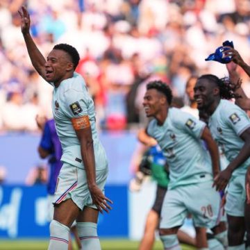 eb2becd2-7562-4c66-91de-e50ae3989d9f Les Bleus : Domination et Précautions