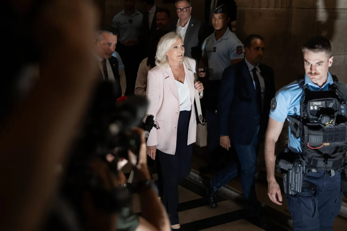 Marine Le Pen persiste dans sa candidature pour 2027 malgré une condamnation