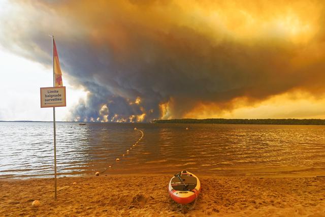 f19c1b6b-4c89-4d79-ae9e-6919fa6a54ba La lutte contre des incendies hors norme dans le Sud-Ouest de la France