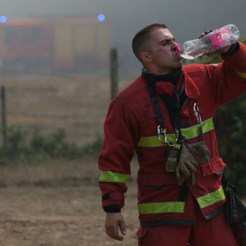 Le mégafeu en Gironde: efforts des secours et défis à surmonter