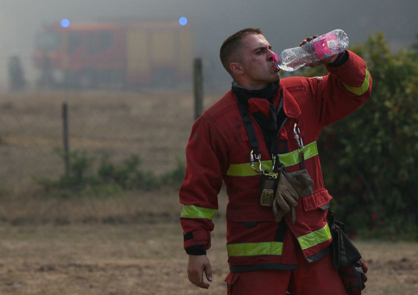 FRANCE-ENVIRONMENT-CLIMATE-WEATHER-WILDFIRE Le mégafeu en Gironde: efforts des secours et défis à surmonter