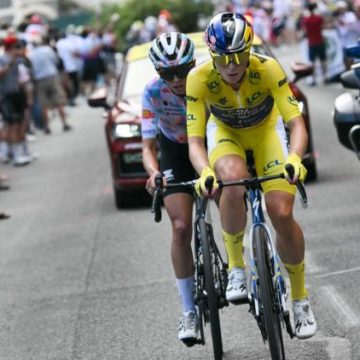 Demi Vollering triomphe de nouveau dans le Tour de France Femmes