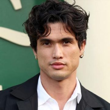 L&rsquo;ascension impressionnante de Charles Melton à Hollywood