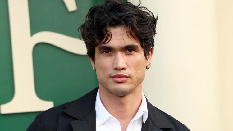 06193ca3-7de9-43bc-94d6-93d06b89ed12 L’ascension impressionnante de Charles Melton à Hollywood
