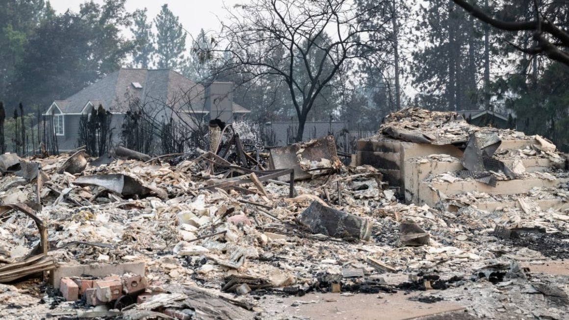 0677a161-80f0-4d01-9edf-ec8f58744f1a Incendies dévastateurs dans le comté de Spokane, Washington