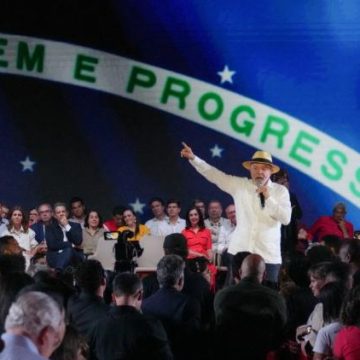 06a391b7-ce97-4e78-b9ac-a8fb9fb14663 Lula annonce sa candidature face à Flavio Bolsonaro