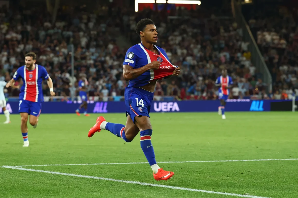0bf73257-6bba-4fd7-a176-83549827a4c2 La pelouse endommagée du Parc des Princes oblige le PSG à inverser son match contre Rennes