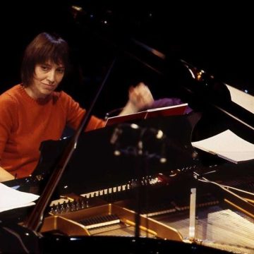 Claire Désert (b. 1967), French pianist, 2001 Claire Désert : L’héritage de Jean Hubeau et sa carrière musicale