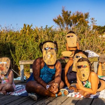 FRANCE-SAINT-MALO-CHILDREN-ECLIPSE-MASKS-GLASSES L’éclipse solaire totale du 12 août 2026: un spectacle exceptionnel