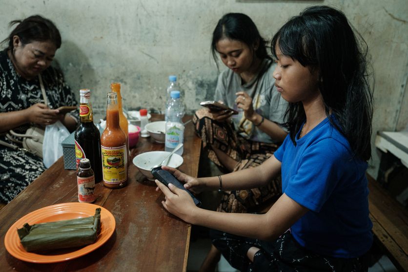 INDONESIA-CULTURE-INTERNET-LAW Lutte Contre la Désinformation en Indonésie