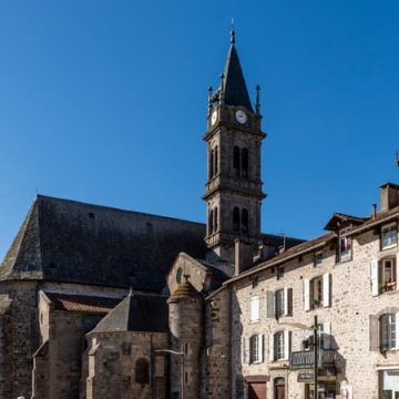 Manifestation à Aurillac : Blessés Légers et Mesures de Sécurité