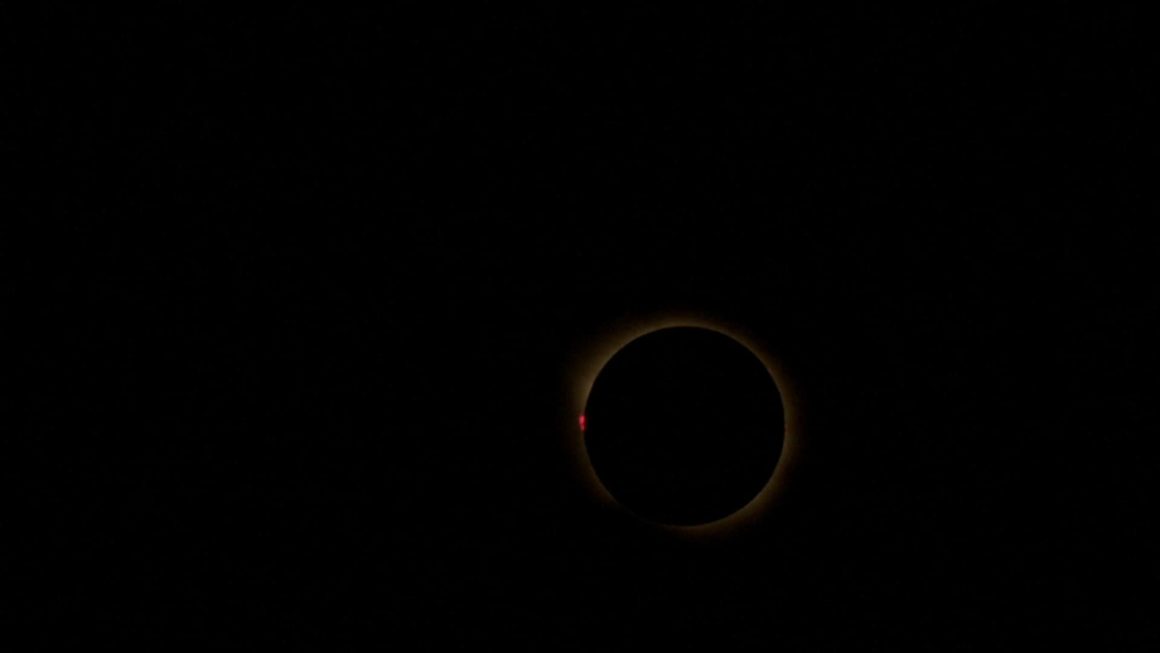 132c6717-60a8-4add-954c-afd6f462f273 Une éclipse solaire engendre un spectacle impressionnant en Europe