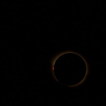132c6717-60a8-4add-954c-afd6f462f273 Une éclipse solaire engendre un spectacle impressionnant en Europe