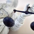Deux Jeunes Condamnés pour Apologie du Terrorisme après des Saluts Nazis près d&rsquo;une Synagogue