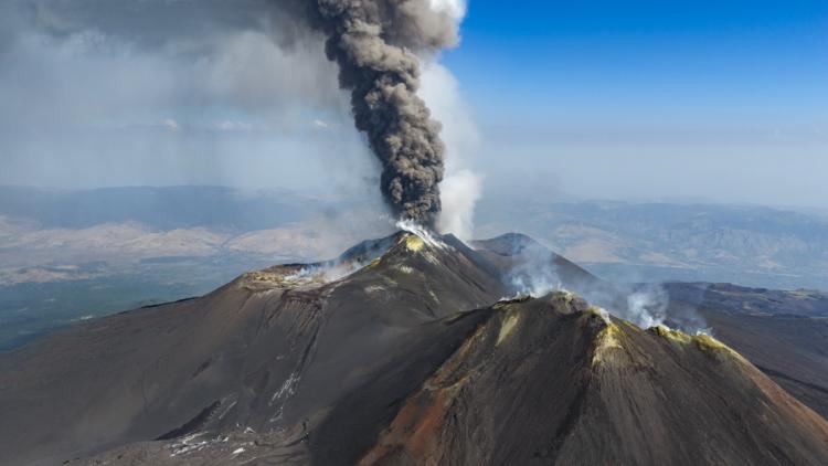 18f95a35-6135-4505-aa64-756f7e75165f Reprise progressive des arrivées à Catane après l’éruption de l’Etna