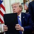 Donald Trump cherche à limiter le droit du sol par décret