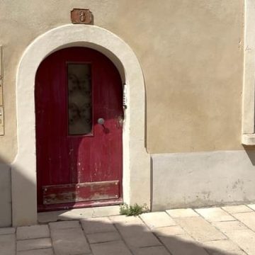 1a0ffdeb-5d21-4a16-ab38-262d57806bdb Découverte macabre à Orange : enquête sur une affaire de meurtres de nourrissons