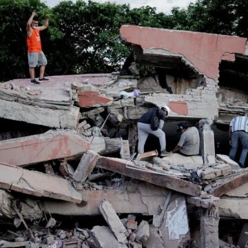 Aftermath of an earthquake, in Cali Secourisme et Témoignages après un Séisme Dévastateur en Colombie
