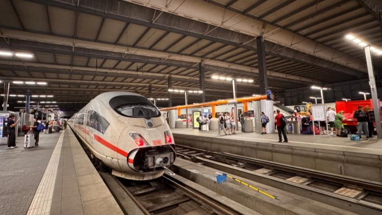 21c26af4-9b4d-488c-bb1a-63b1af84c8da Une mère séparée de ses enfants à bord d’un train à Mannheim