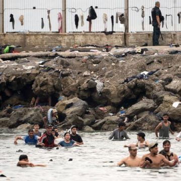 Migrants et Crise à la Frontière Espagnole : Réactions de l&rsquo;UE