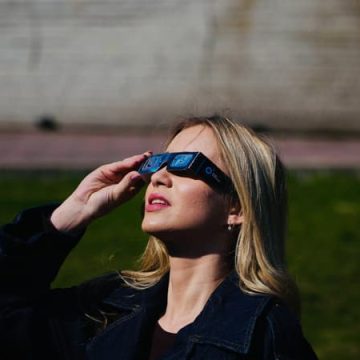 L&rsquo;approche de l&rsquo;éclipse solaire du 12 août incite à la prudence