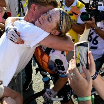 2a9d877a-448f-4e4f-936e-0a6399328a22 Demi Vollering et l’Équipe FDJ United-Suez : Un Triomphe au Tour de France