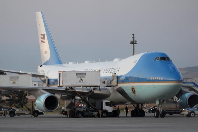 2e33a7a6-ac5b-42b3-8755-4cce1f8b8034 Donald Trump et les précautions secrètes lors de son voyage de retour de Turquie