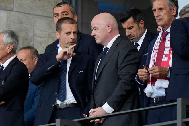 322424d2-d262-41a0-a42c-4ab5004a6a7c L’UEFA appelle au départ de Gianni Infantino