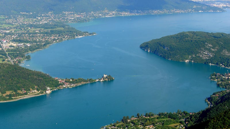 3273d91f-fac0-40b5-9978-8e95812266c3 Découverte d’une arme au fond du lac d’Annecy : Un possible lien avec la tuerie de Chevaline
