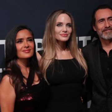 34d82d64-42c5-4ebe-8650-0b0de63d1b76 Salma Hayek et Angelina Jolie unies pour «Without Blood»
