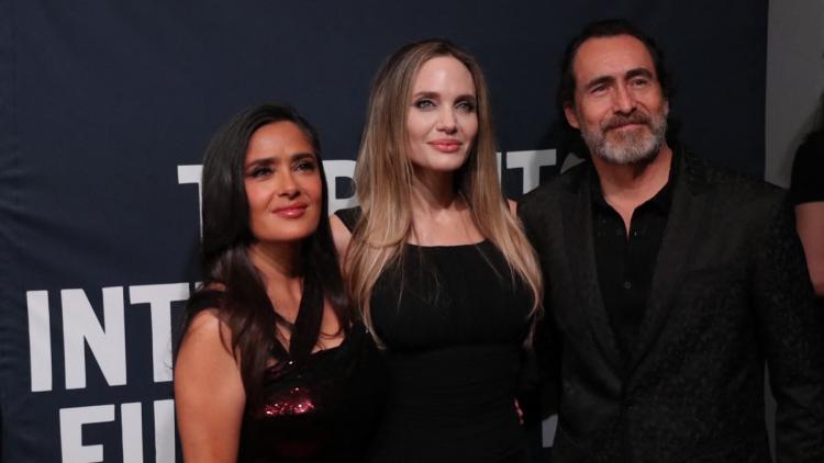 34d82d64-42c5-4ebe-8650-0b0de63d1b76 Salma Hayek et Angelina Jolie unies pour «Without Blood»