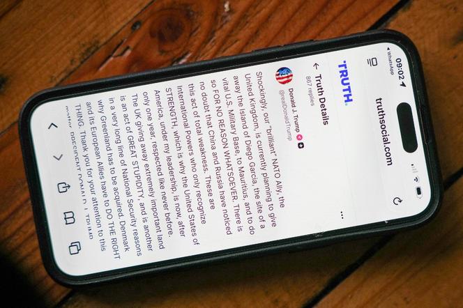 35cc29b6-0c45-4100-8d19-8a30283e8dab Contestation de l’accès payant aux messages de Donald Trump sur Truth Social