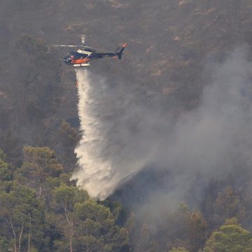 Incendies dans le sud de la France : Carcassonne, Gironde et Var en alerte