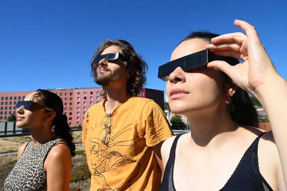 3a0117b8-a259-4d6b-8daa-306a0d6dd37a Une Éclipse Totale de Soleil Éblouit les Observateurs en Espagne