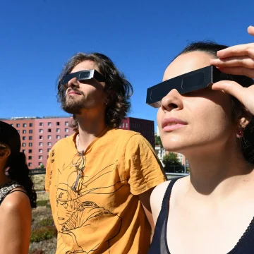 Une Éclipse Totale de Soleil Éblouit les Observateurs en Espagne