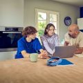 Protection des Jeunes et Usage des Smartphones: Initiatives de Bouygues Telecom