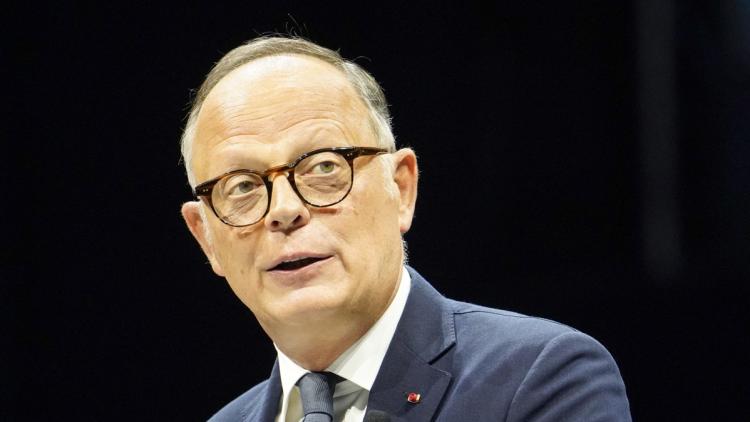 3ff669ea-e235-4037-adfa-0175150c8855 Édouard Philippe propose des réformes éducatives ambitieuses