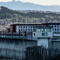 Conditions indignes à la prison d&rsquo;Aix-Luynes : un examen par la justice administrative