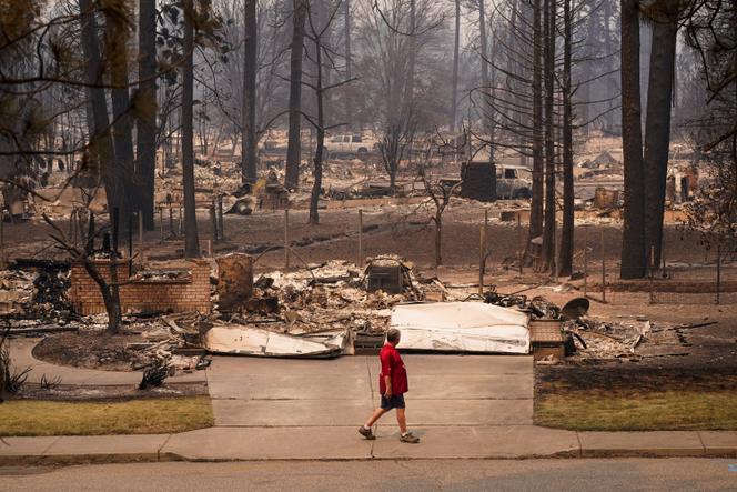41086c6e-96bd-4c4b-8261-8c3b6c7e1a27 La ville de Spokane en proie aux incendies
