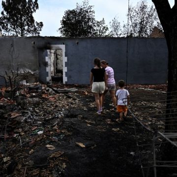 FRANCE-ENVIRONMENT-CLIMATE-WILDFIRE Retour des habitants du Porge après l’incendie meurtrier