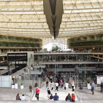 Procès pour vol dans des boutiques parisiennes