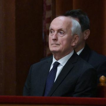 573f5356-0d8b-4328-ac12-8ae6d1f45feb Andras Baka élu président de la Hongrie