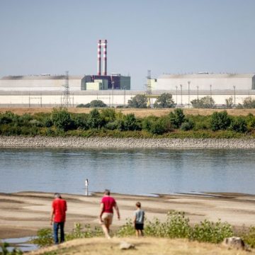 Hungary's Paks Nuclear Plant Shuts Down Due To Record-Low Danube Levels Crise énergétique en Hongrie : l’impact du bas niveau du Danube