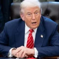 Todd Blanche nommé ministre de la Justice : Un proche de Donald Trump qui suscite des inquiétudes